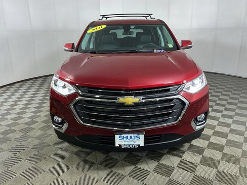 Used 2021 Chevrolet Traverse LT w/ LT Premium Package AWD/4WD image 3