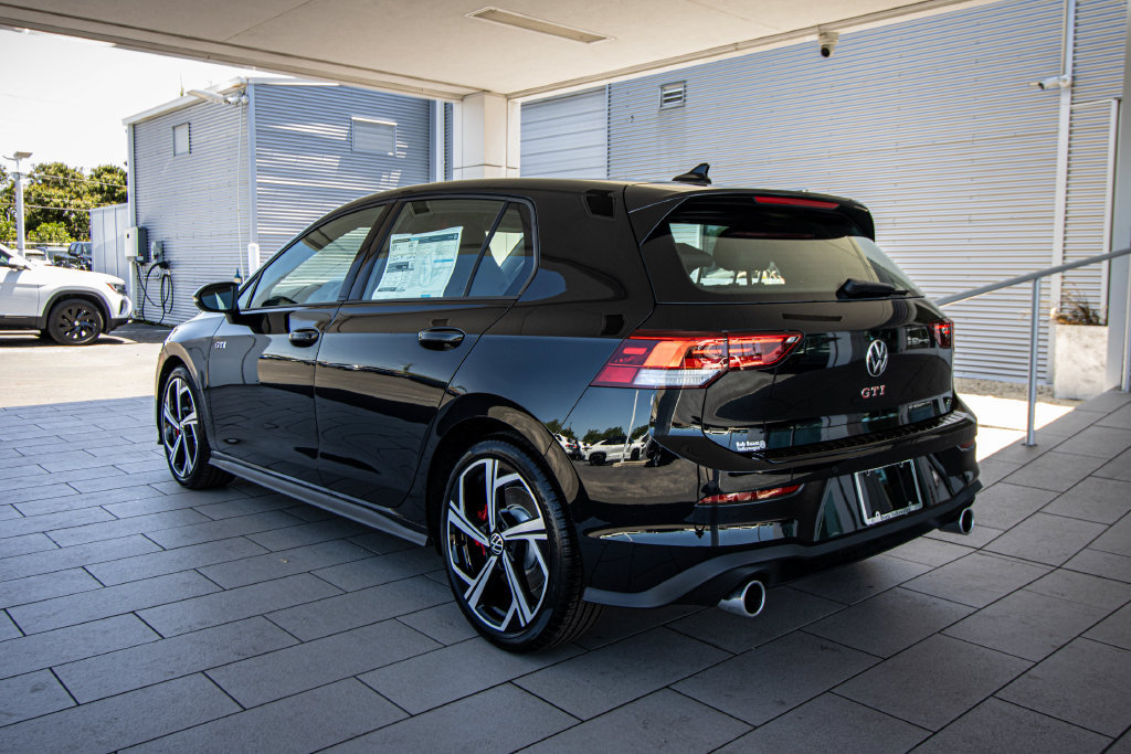 New 2026 Volkswagen GTI SE FWD image 15