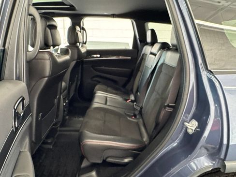 Used 2021 Jeep Grand Cherokee Trailhawk w/ Premium Lighting Group AWD/4WD image 36