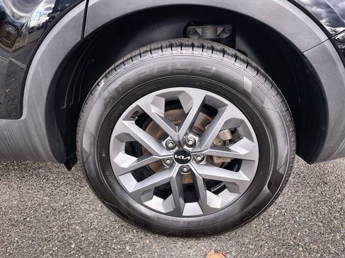 Used 2023 Kia Telluride LX image 10