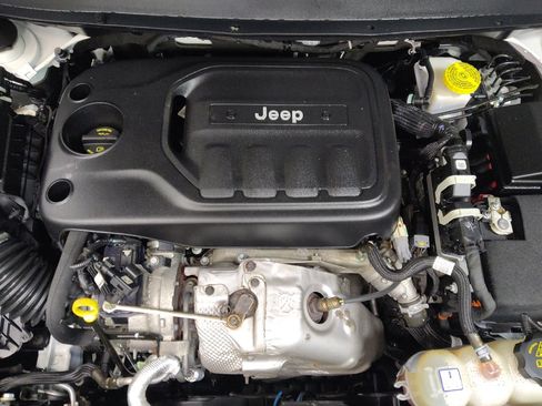 Used 2019 Jeep Cherokee Limited image 30