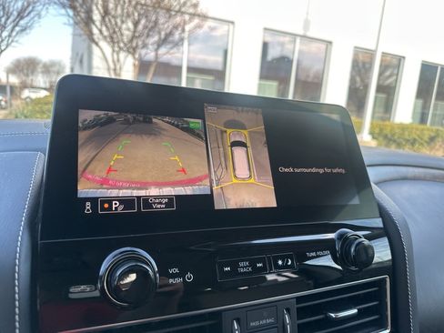 Used 2023 INFINITI QX80 Premium Select w/ All-Season Package image 10