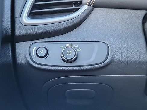 Used 2021 Chevrolet Trax LT w/ Premium Seat Package image 21