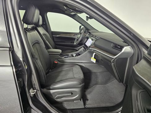 New 2026 Jeep Grand Cherokee Altitude image 37