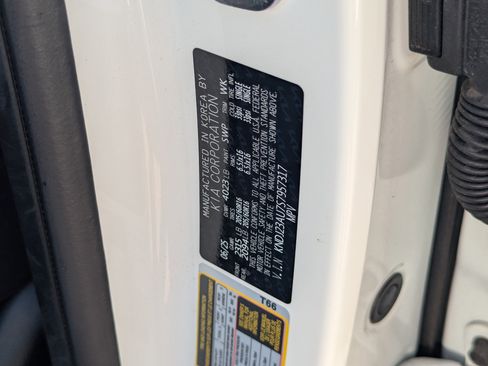 Certified 2025 Kia Soul LX image 16