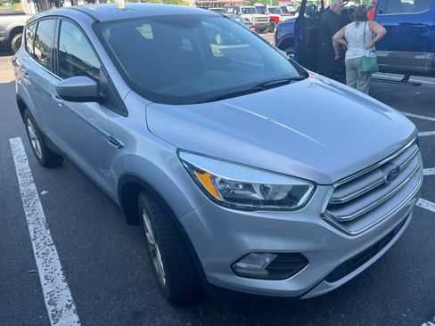 Used 2017 Ford Escape SE w/ SE Cold Weather Package AWD/4WD image 4