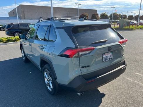 Used 2021 Toyota RAV4 XLE Premium AWD/4WD image 7