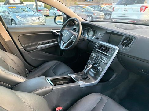 Used 2016 Volvo S60 T5 Premier image 22