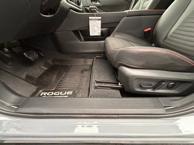 Used 2026 Nissan Rogue SV AWD/4WD image 27
