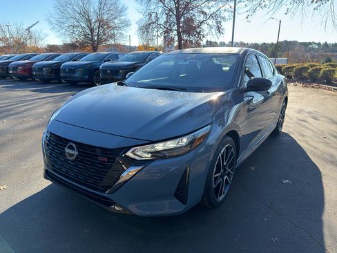 New 2025 Nissan Sentra SR image 3