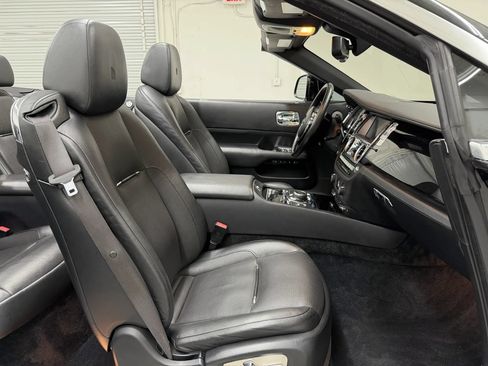 Used 2017 Rolls-Royce Dawn RWD image 11