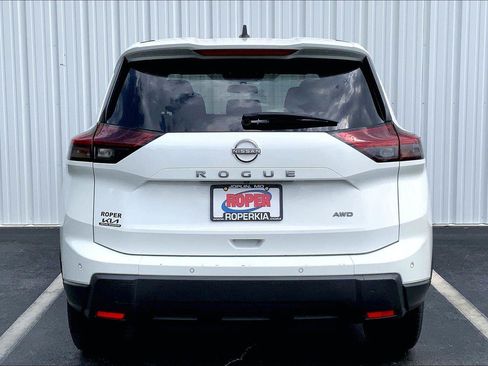 Used 2024 Nissan Rogue S AWD/4WD image 4