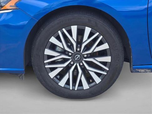 Used 2025 Nissan Altima 2.5 SV image 14