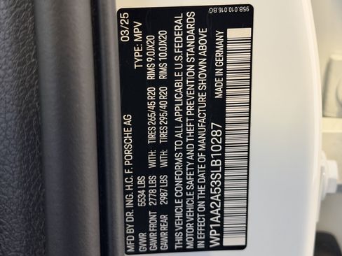 Certified 2025 Porsche Macan image 26