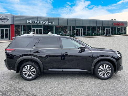 Certified 2024 Nissan Pathfinder SL image 5