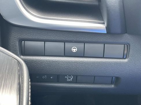 Used 2023 Nissan Rogue SV FWD image 18