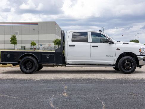 Used 2022 RAM 3500 Tradesman w/ Chrome Appearance Group AWD/4WD image 8