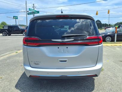 Used 2023 Chrysler Pacifica Touring-L