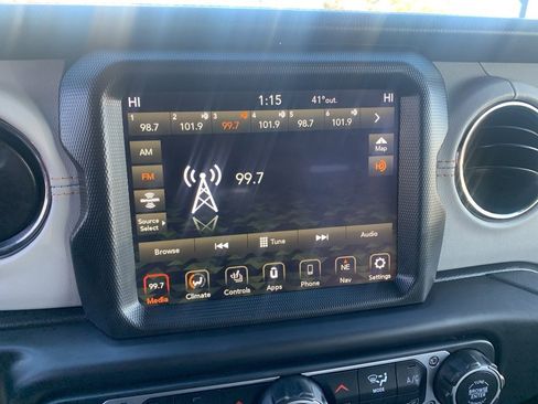 Used 2022 Jeep Wrangler Unlimited Sahara image 15