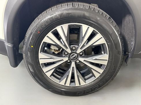 Used 2023 Nissan Rogue SV FWD image 32
