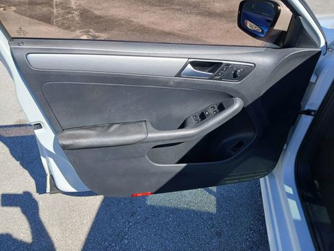 Used 2017 Volkswagen Jetta SE image 11