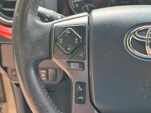 Used 2020 Toyota Tacoma TRD Off-Road AWD/4WD image 19