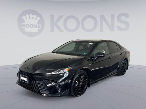 Used 2026 Toyota Camry SE w/ Convenience Package image 1