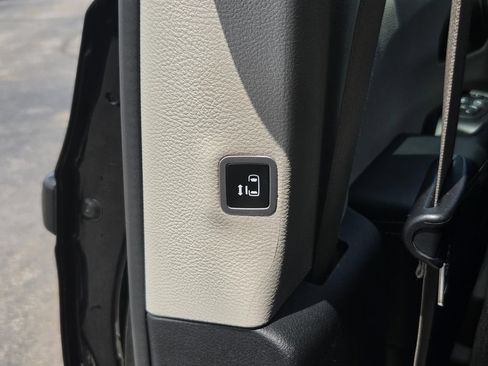 Used 2024 Chrysler Pacifica Touring-L FWD image 30