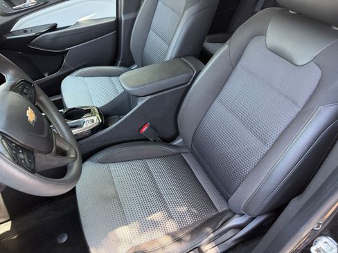 Used 2025 Chevrolet Trax LT FWD image 36