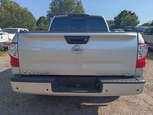 Used 2021 Nissan Titan SV RWD image 6