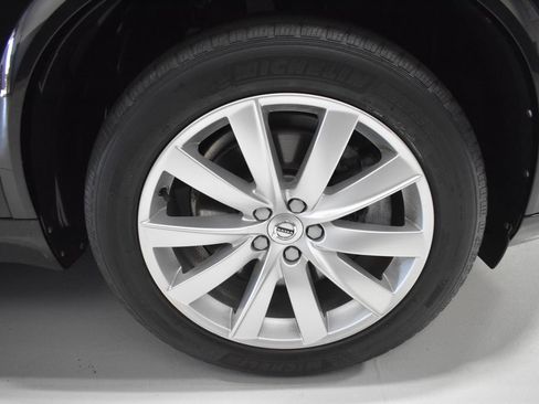 Used 2016 Volvo XC90 T6 Momentum w/ Momentum Plus Package AWD/4WD image 9