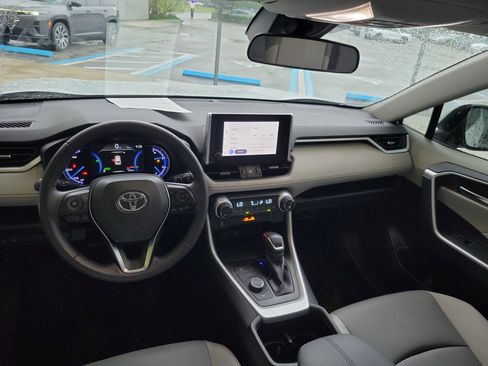 Certified 2025 Toyota RAV4 XLE Premium image 25