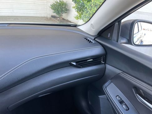 Used 2025 Nissan Sentra SV image 35