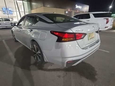 Used 2022 Nissan Altima 2.5 SV w/ SV Premium Package image 3