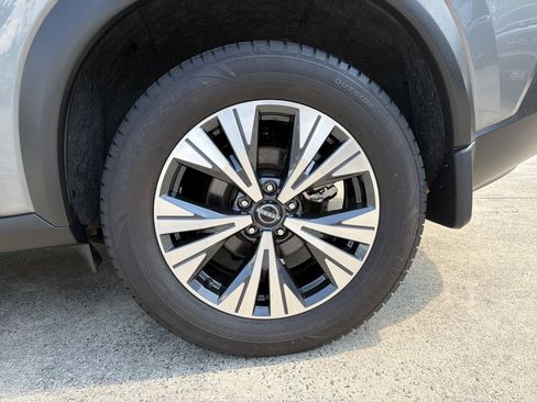 Used 2023 Nissan Rogue SV FWD image 19
