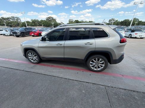 Used 2015 Jeep Cherokee Limited FWD image 6