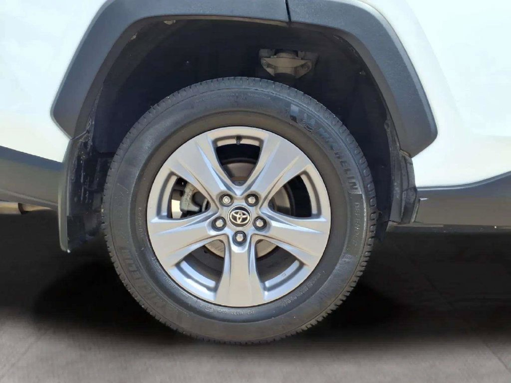 Used 2022 Toyota RAV4 XLE w/ Convenience Package FWD image 20