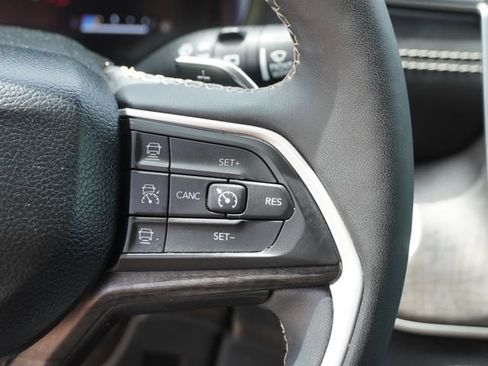 Used 2023 Jeep Grand Cherokee L Limited AWD/4WD image 28