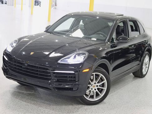 Used 2023 Porsche Cayenne AWD/4WD image 5