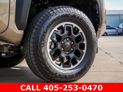 Used 2025 Toyota Tacoma TRD Off-Road AWD/4WD image 9