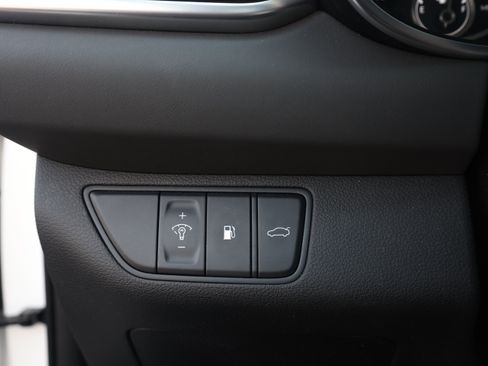 Used 2025 Genesis G70 2.5T RWD image 21