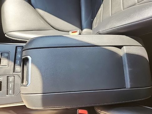 Used 2022 Toyota Highlander XLE AWD/4WD image 30