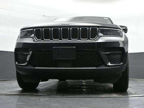 Used 2023 Jeep Grand Cherokee Laredo w/ Luxury Tech Group I AWD/4WD image 42