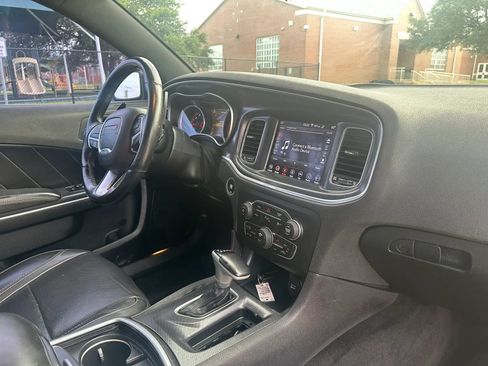 Used 2018 Dodge Charger R/T w/ Plus Group RWD image 27