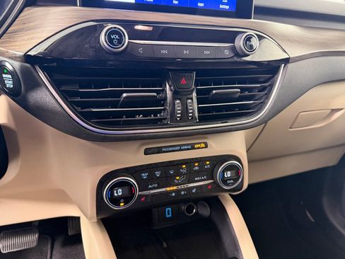 Used 2020 Ford Escape Titanium AWD/4WD image 15