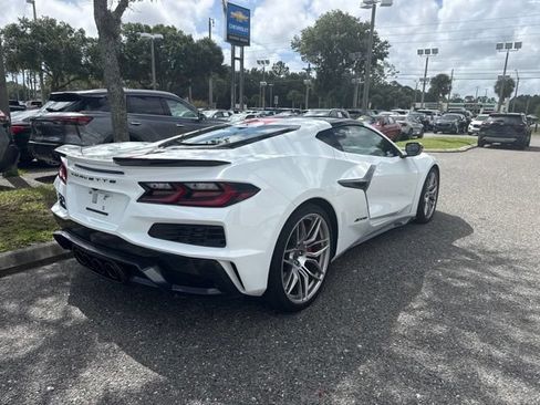 Used 2025 Chevrolet Corvette Z06 RWD image 3