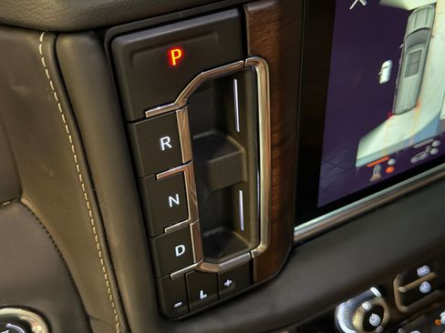 Used 2023 GMC Yukon XL Denali Ultimate AWD/4WD image 32