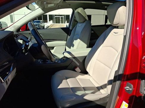 Certified 2021 Cadillac XT4 Luxury w/ Cold Weather Package image 15