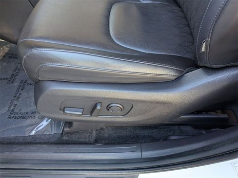 Used 2024 Kia Carnival LX image 14