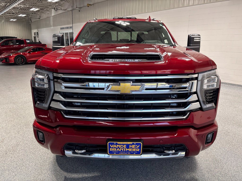 Used 2026 Chevrolet Silverado 2500 High Country w/ High Country Premium Package AWD/4WD image 2